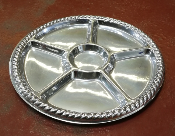Servierplatte rund silber mit Einteilung
					40 cm
				