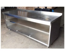 Arbeitstische/Regale